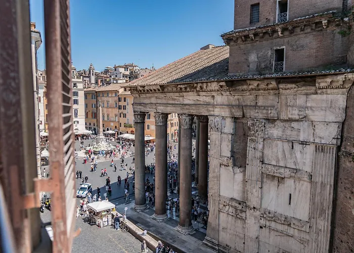 Heart Of Rome - Pantheon View